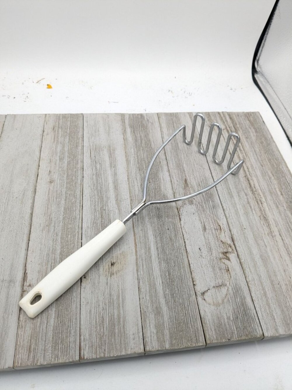 Vintage Ekco Potato Vegetable Masher White Handle Kitchen Utensil 10"